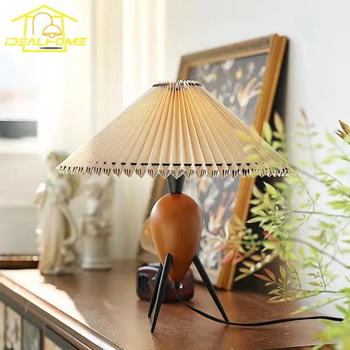 lampe à poser plissée en bois massif et tissu design moderne - vue 2 sur 6