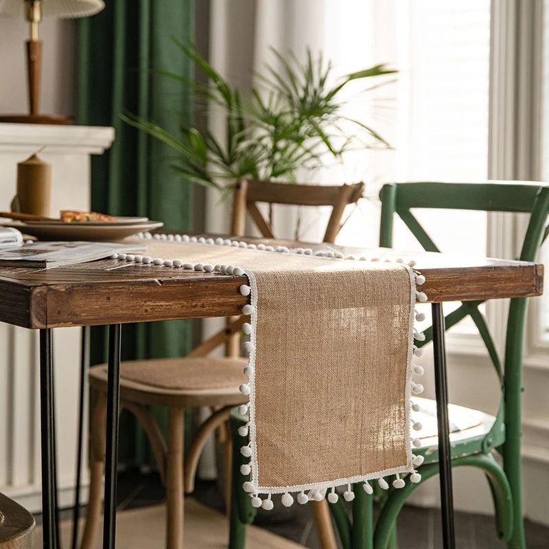 Chemin de table style champetre beige avec pompons - vue 2 sur 7