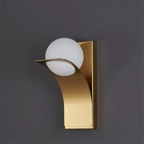 applique murale en métal doré avec boule de verre design élégant - vue 3 sur 6