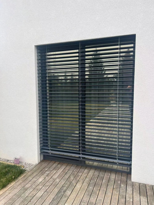 Store exterieur motorise sur mesure fenetre de toit - vue 6 sur 6