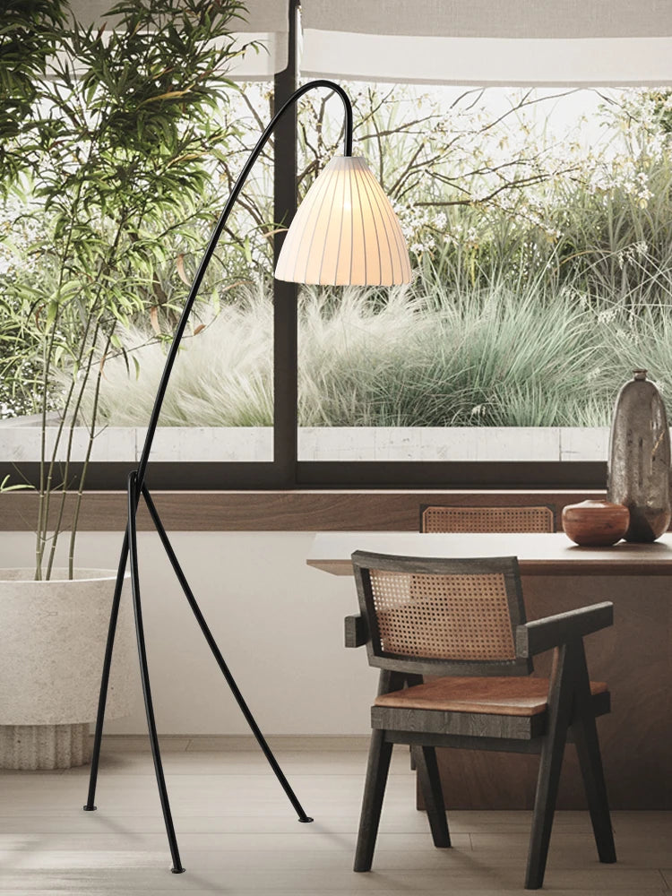 lampe à poser moderne minimaliste en fer et tissu - vue 3 sur 13