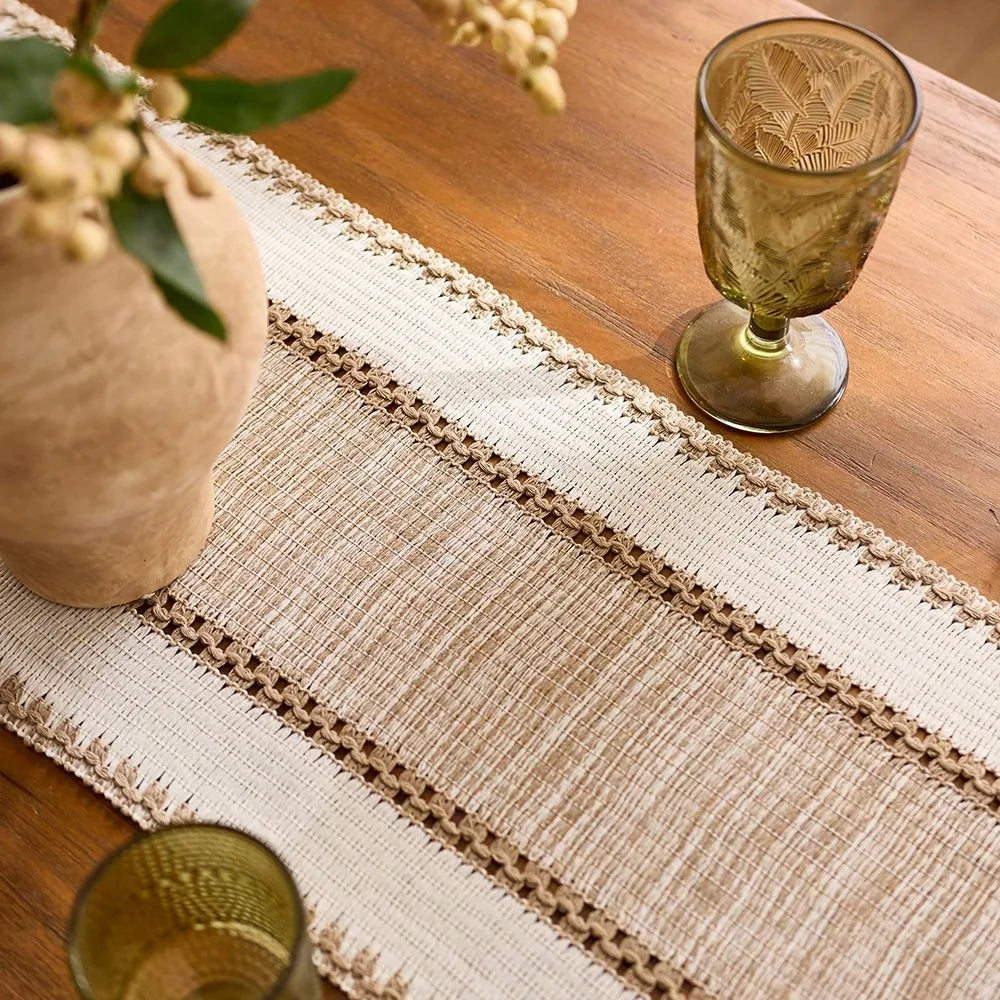 Chemin de table vert rayures bohème pompons - vue 5 sur 6