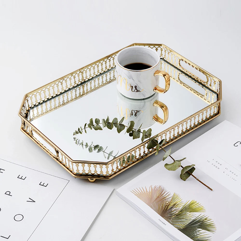 plateau décoratif en métal et verre vintage pour rangement et présentation