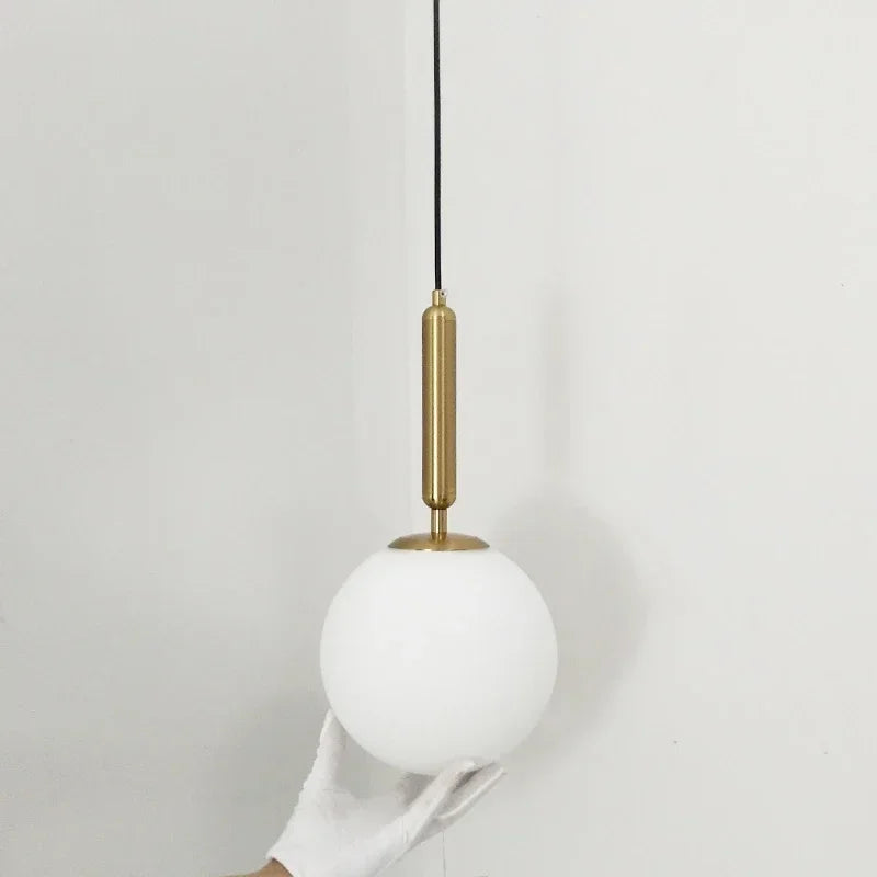 suspension moderne avec abat-jour en boule de verre doré - vue 10 sur 12