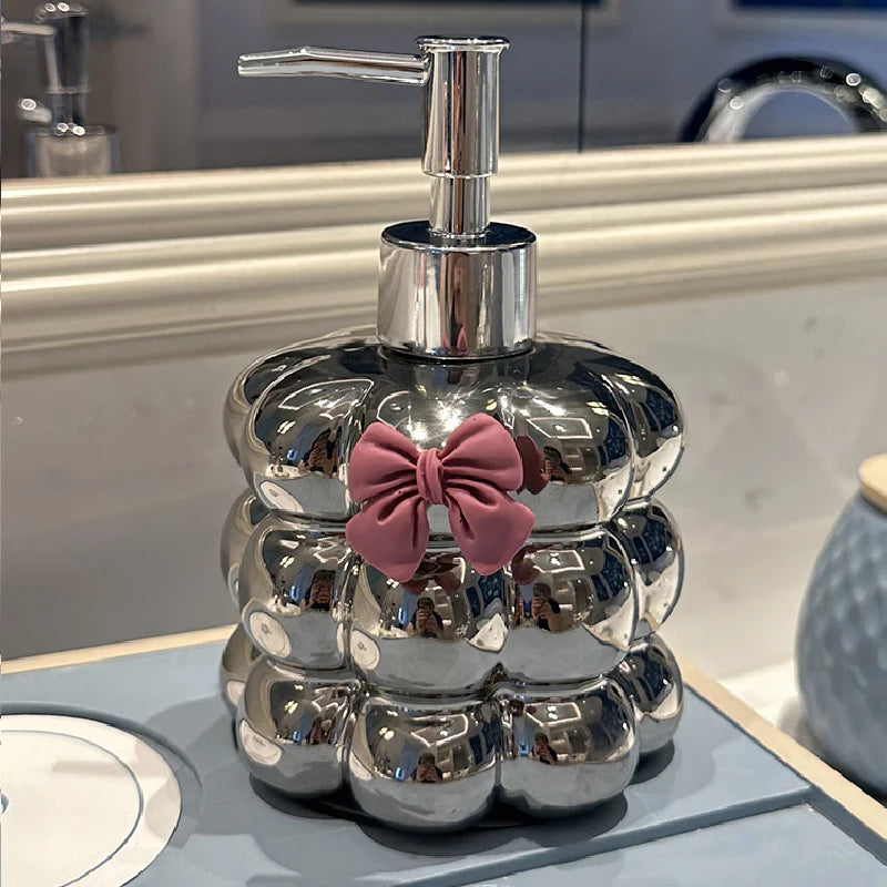 distributeur de savon en céramique décoratif moderne pour salle de bain - vue 3 sur 16