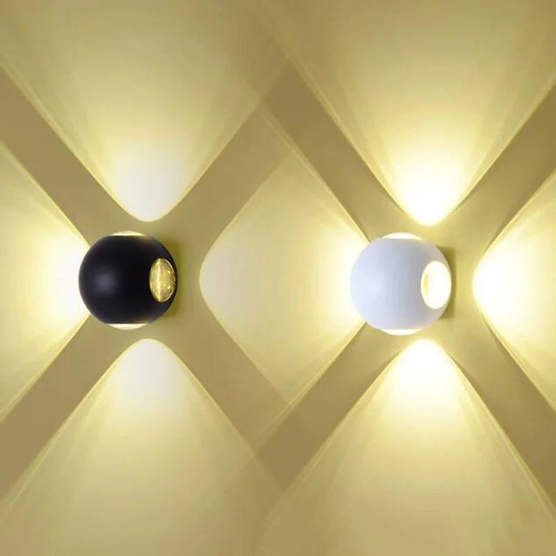 Applique murale LED de jardin étanche ronde à quatre côtés - vue 1 sur 8