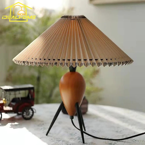 lampe à poser plissée en bois massif et tissu design moderne - vue 3 sur 6