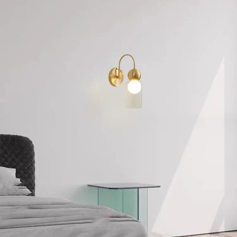 applique murale en verre et laiton moderne pour intérieur élégant - vue 2 sur 10