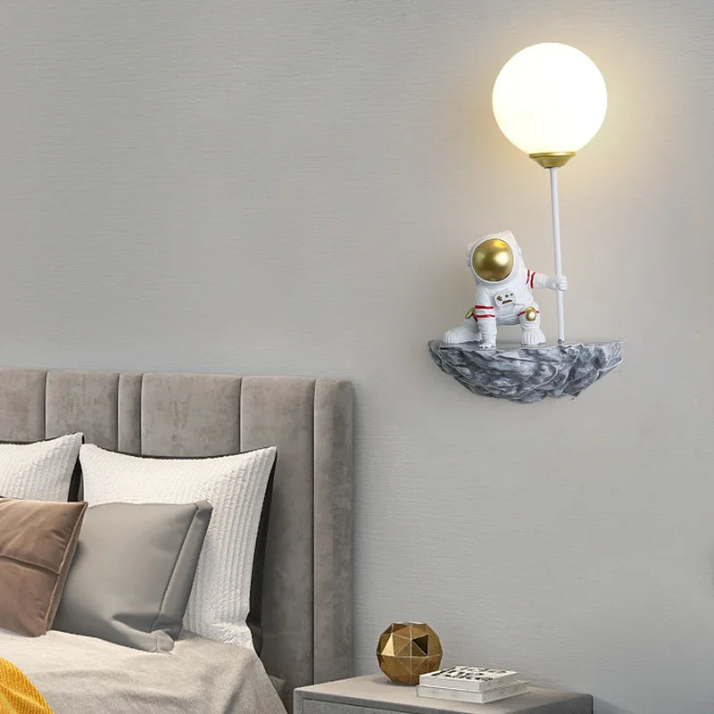 applique murale dessin animé astronaute lampe led pour enfants - vue 4 sur 13