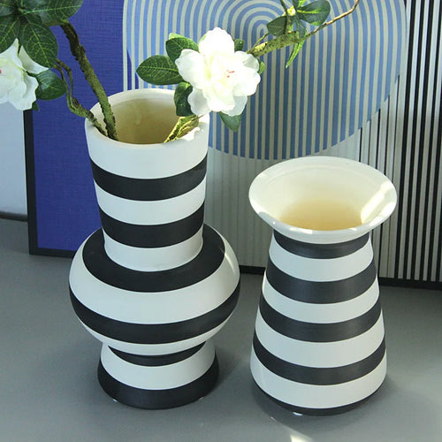 vase en céramique à rayures géométriques pour décoration intérieure - vue 4 sur 8