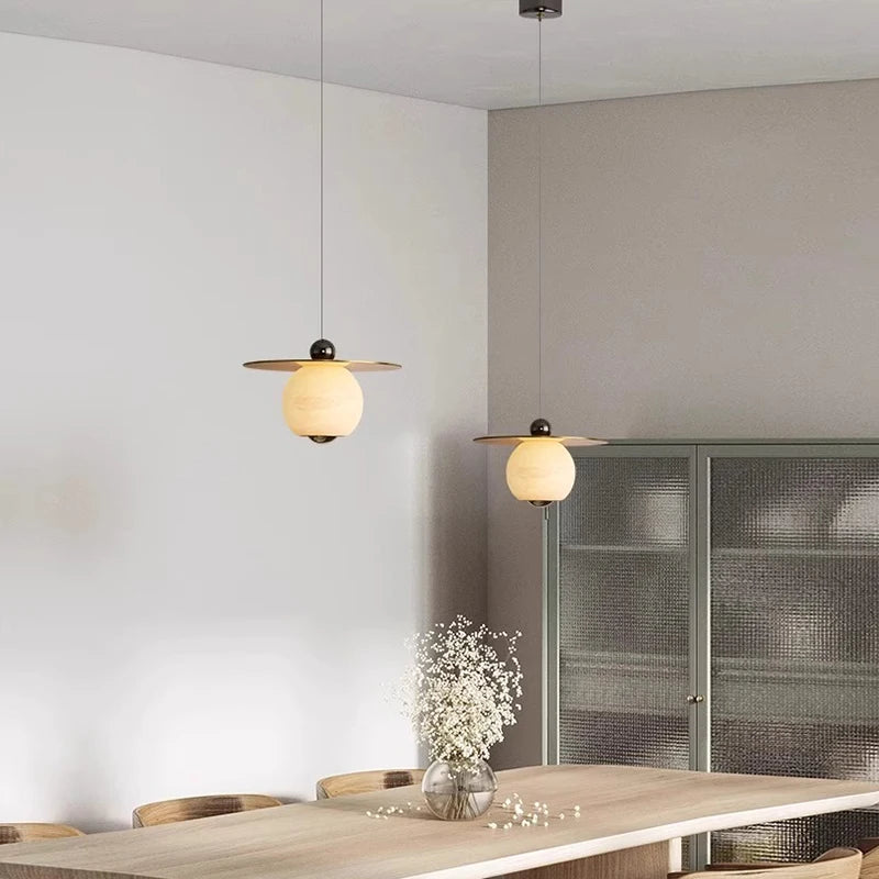 Lustre design de luxe en marbre naturel et laiton - vue 2 sur 16