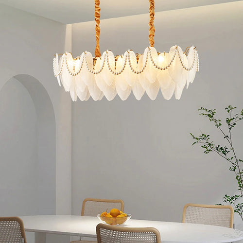 lustre rétro en plumes pour une ambiance romantique et luxueuse - vue 6 sur 11