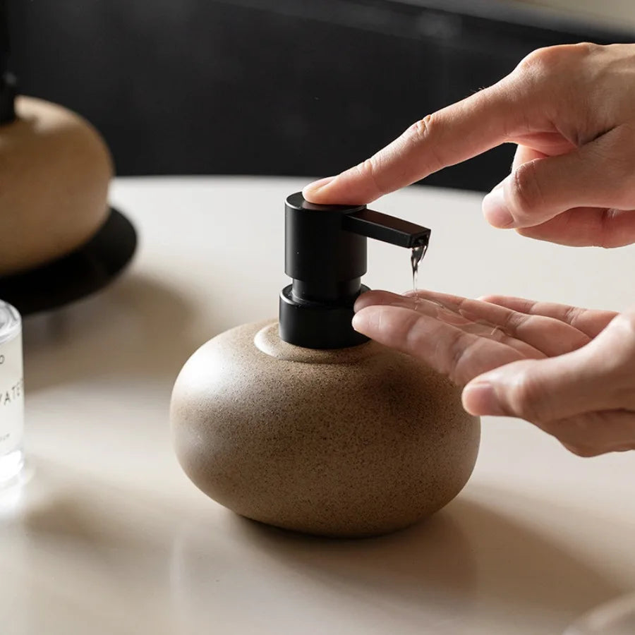 bouteille en céramique pour lotion et distributeur de savon - vue 3 sur 6
