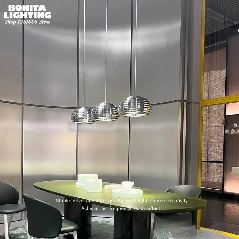 suspension moderne en demi-cercle design métal rayé pour intérieur élégant - vue 4 sur 7
