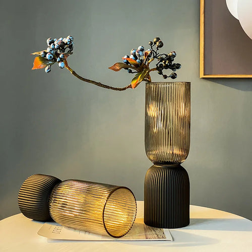 vase en verre rayé pour arrangement floral élégant - vue 4 sur 9