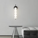 Applique murale design boules en verre blanc