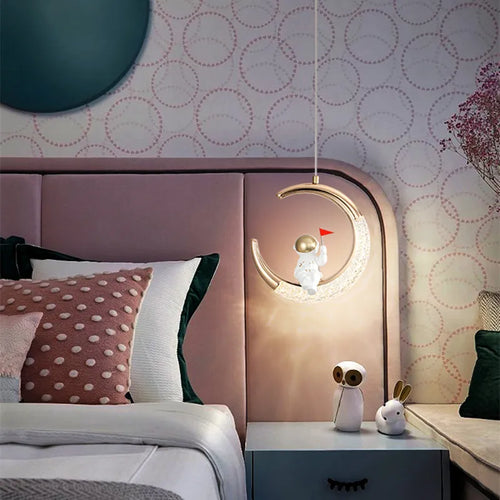 Chambre d'enfant lustre de chevet moderne minimaliste lumière de luxe dessin animé garçon fille chambre lune lampe astronaute petit lustre - vue 3 sur 8