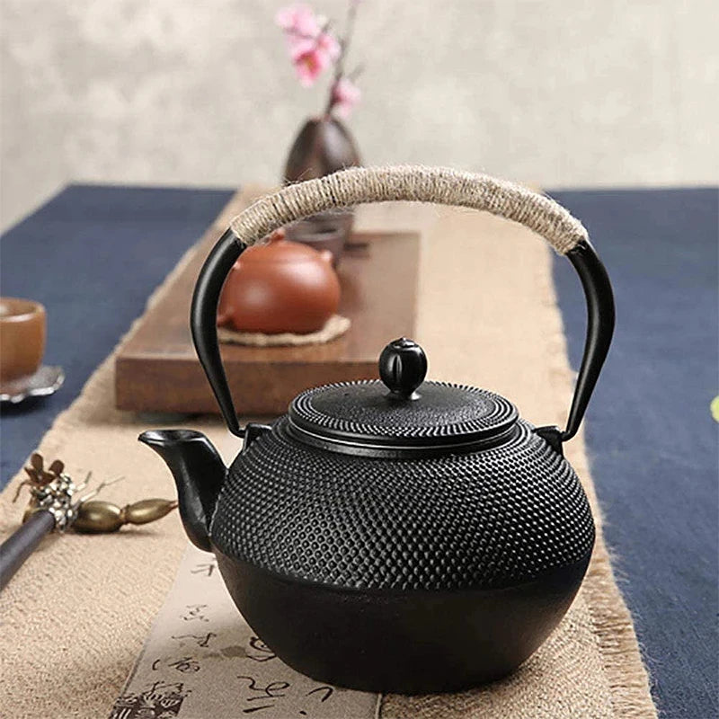Théière japonaise en fonte avec infuseur inox intégré - vue 3 sur 9