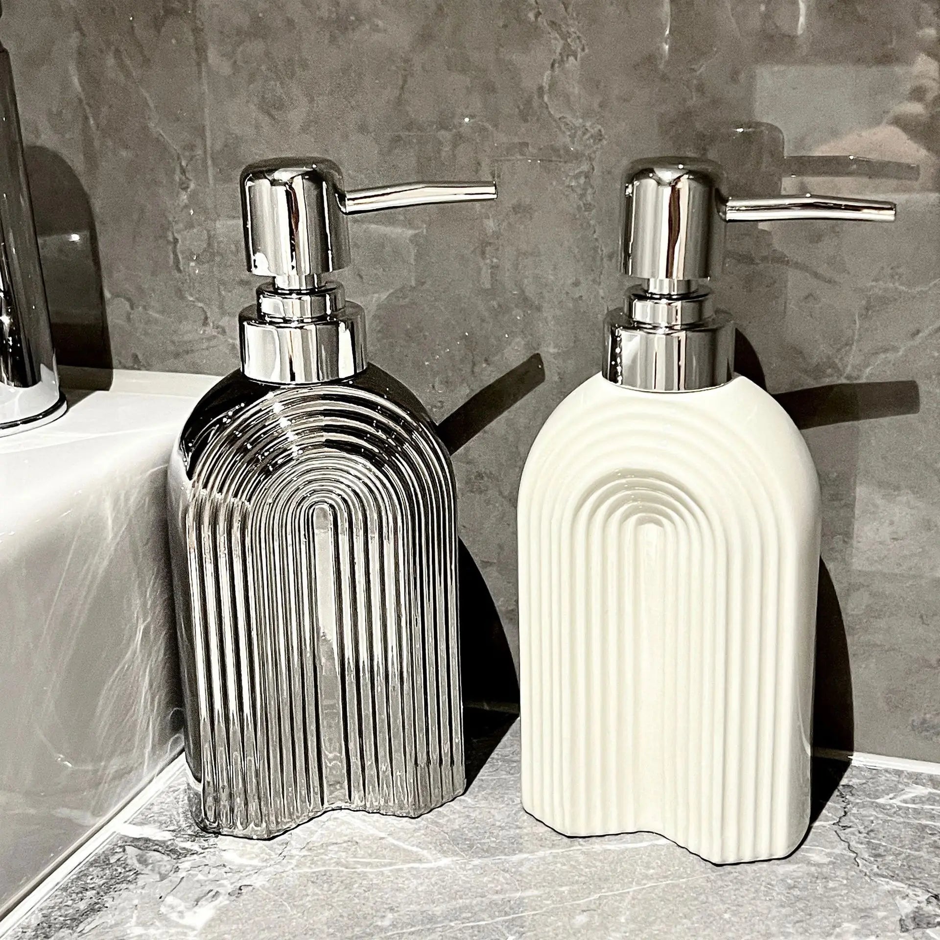bouteille créative de désinfectant pour les mains luxe salle de bain - vue 1 sur 6