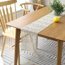 Chemin de table dentelle crochet beige bohème pompons