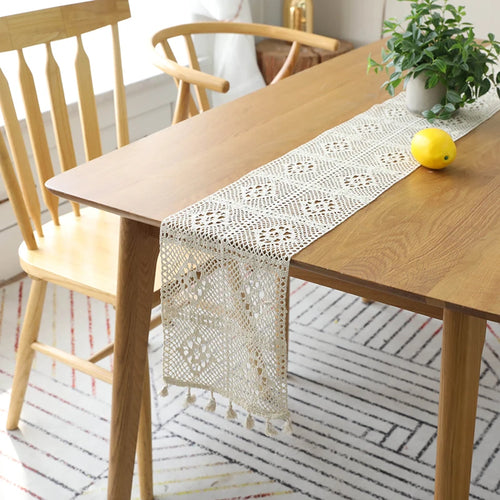 Chemin de table dentelle crochet beige bohème pompons