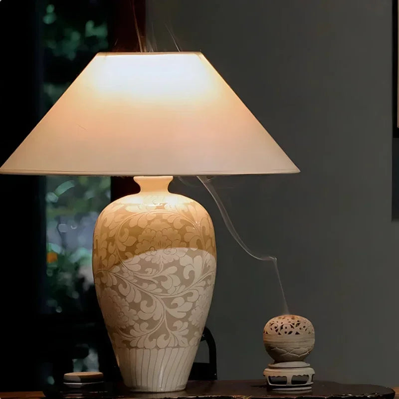 lampe de bureau rétro chinoise en céramique avec abat-jour en tissu - vue 4 sur 9