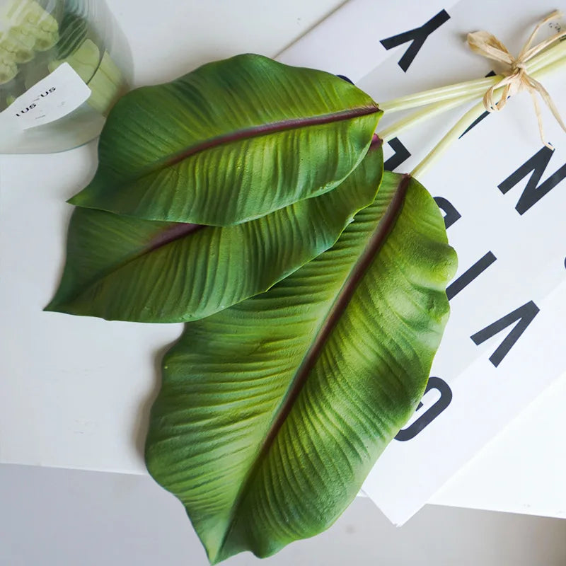 bouquet de feuilles monstera et bananier décoration intérieure mariage - vue 4 sur 10