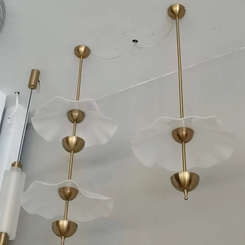 suspension feuille de lotus en métal doré art déco - vue 3 sur 10