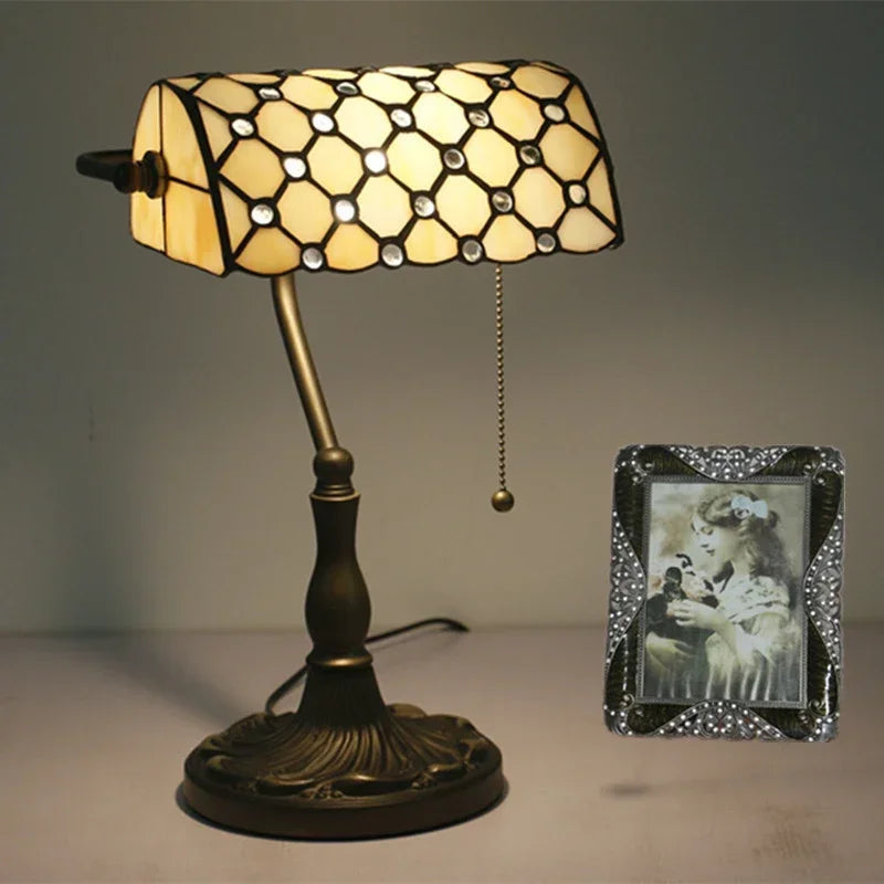 lampe de chevet vintage en vitrail pour décoration intérieure
