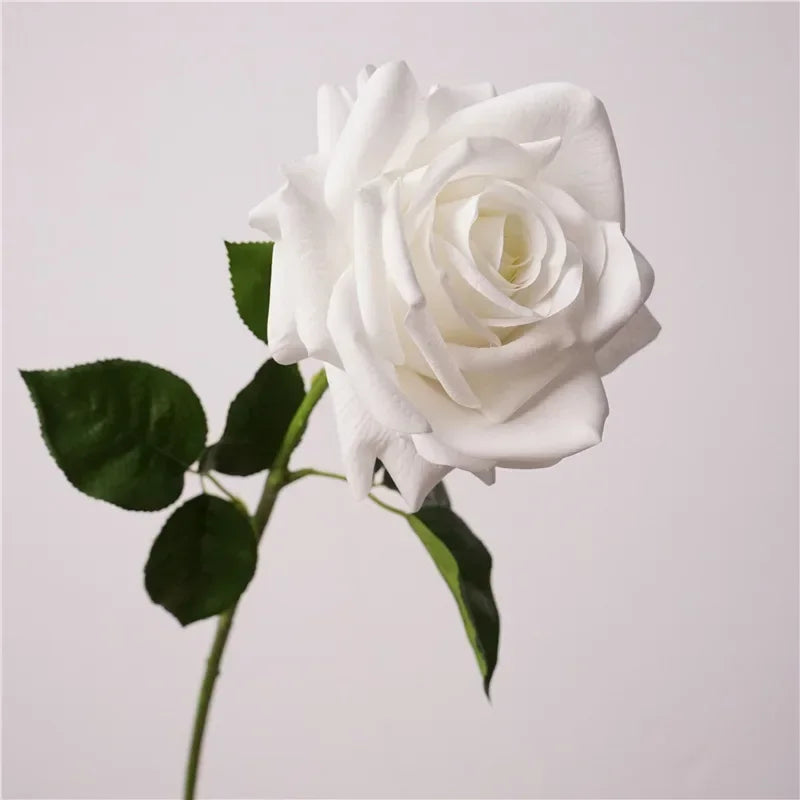 fleurs artificielles roses blanches pour mariage décoratif réaliste