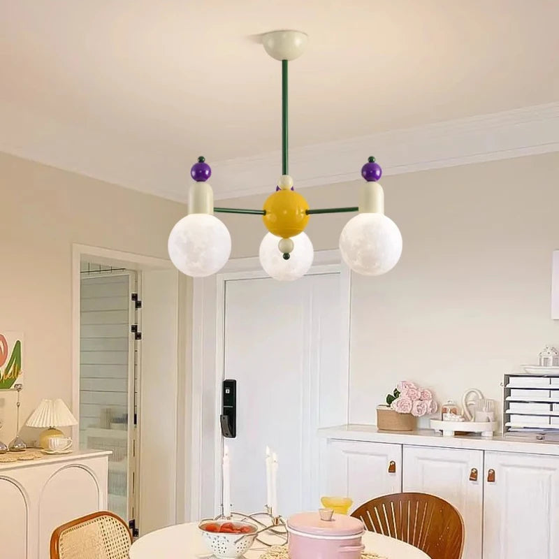 lustre moderne pour chambre d'enfants design nordique lumineux et coloré - vue 5 sur 12