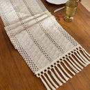 Chemin de table bohème beige à pompons géométriques