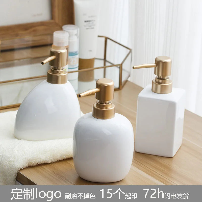 distributeur de savon en céramique avec pompe dorée pour salle de bain - vue 2 sur 17