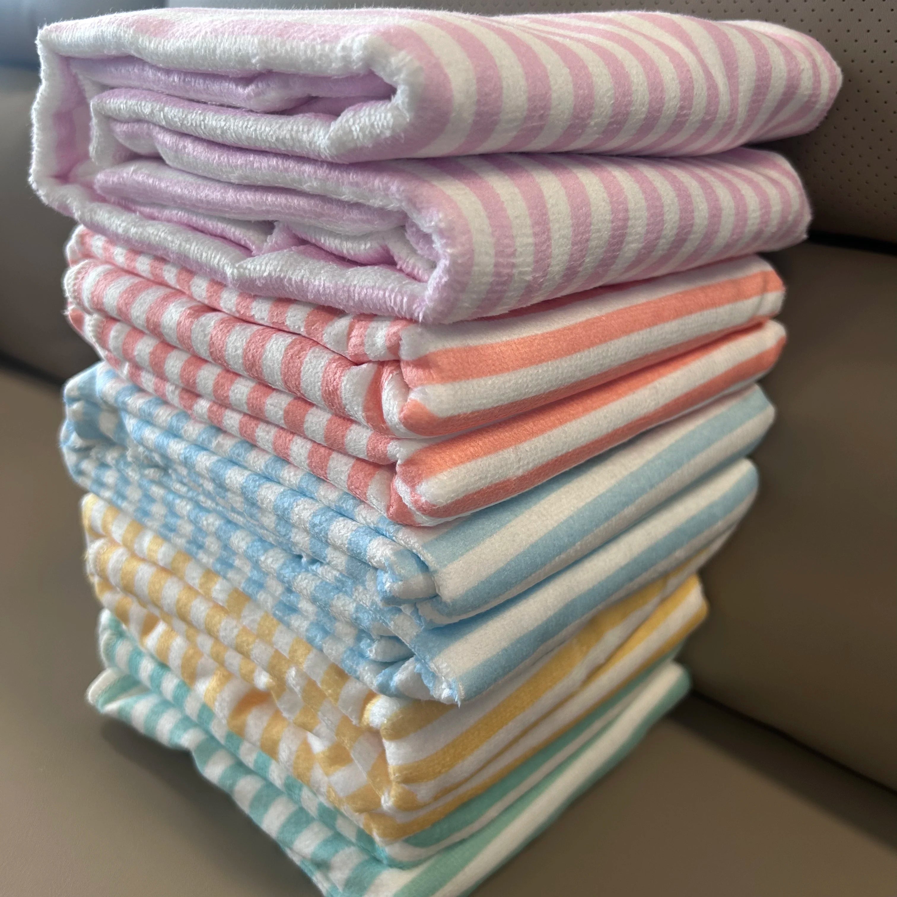 serviette de plage personnalisée rayures monogramme style preppy - vue 5 sur 6