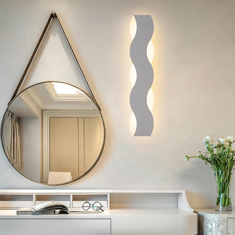 Applique murale LED moderne en forme de vague pour couloir intérieur - vue 4 sur 18