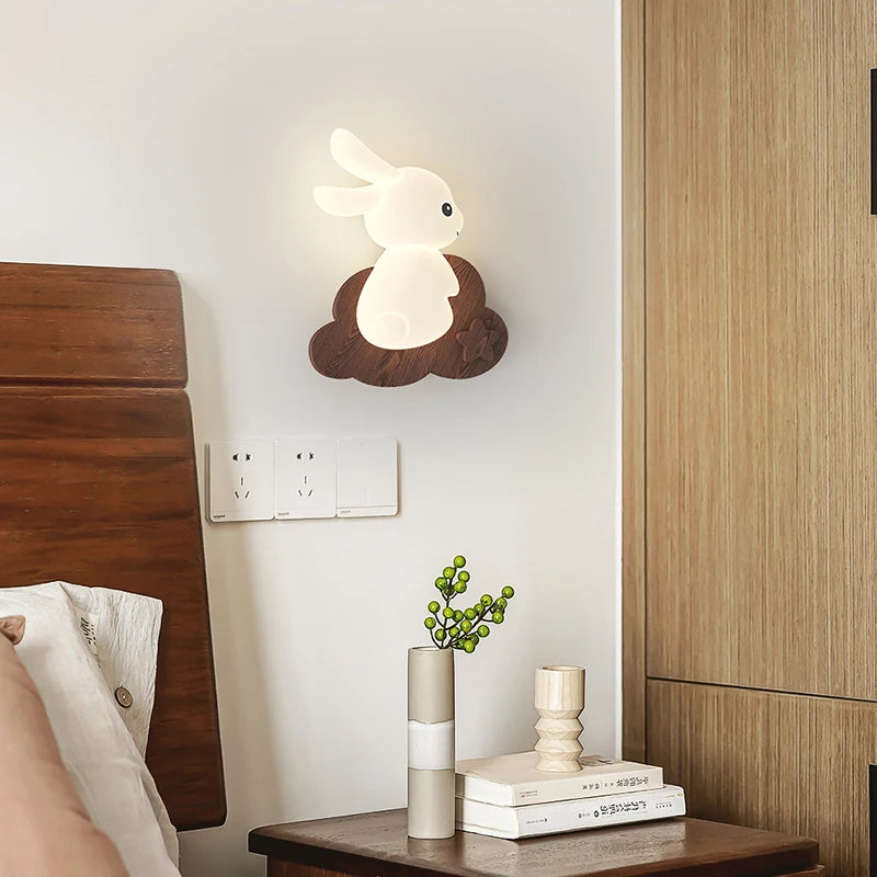 lampe de chevet wabi-sabi japonaise avec base en bois et lapin dessiné pour enfants - vue 5 sur 12