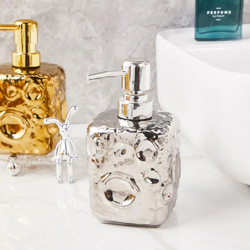 bouteille en céramique dorée décor lune pour lotion - vue 5 sur 11