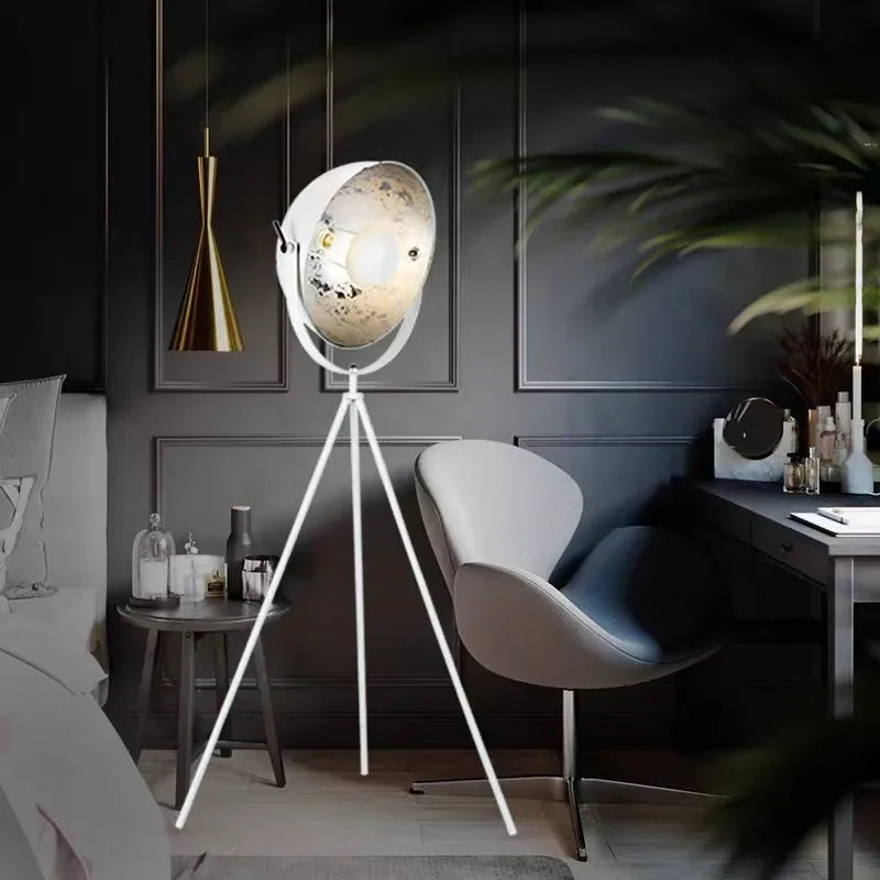 lampadaire industriel réglable avec trépied flexible pour intérieur moderne - vue 4 sur 8