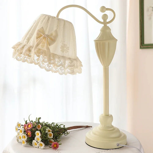 lampes de table en tissu style princesse décoratives à LED - vue 2 sur 8