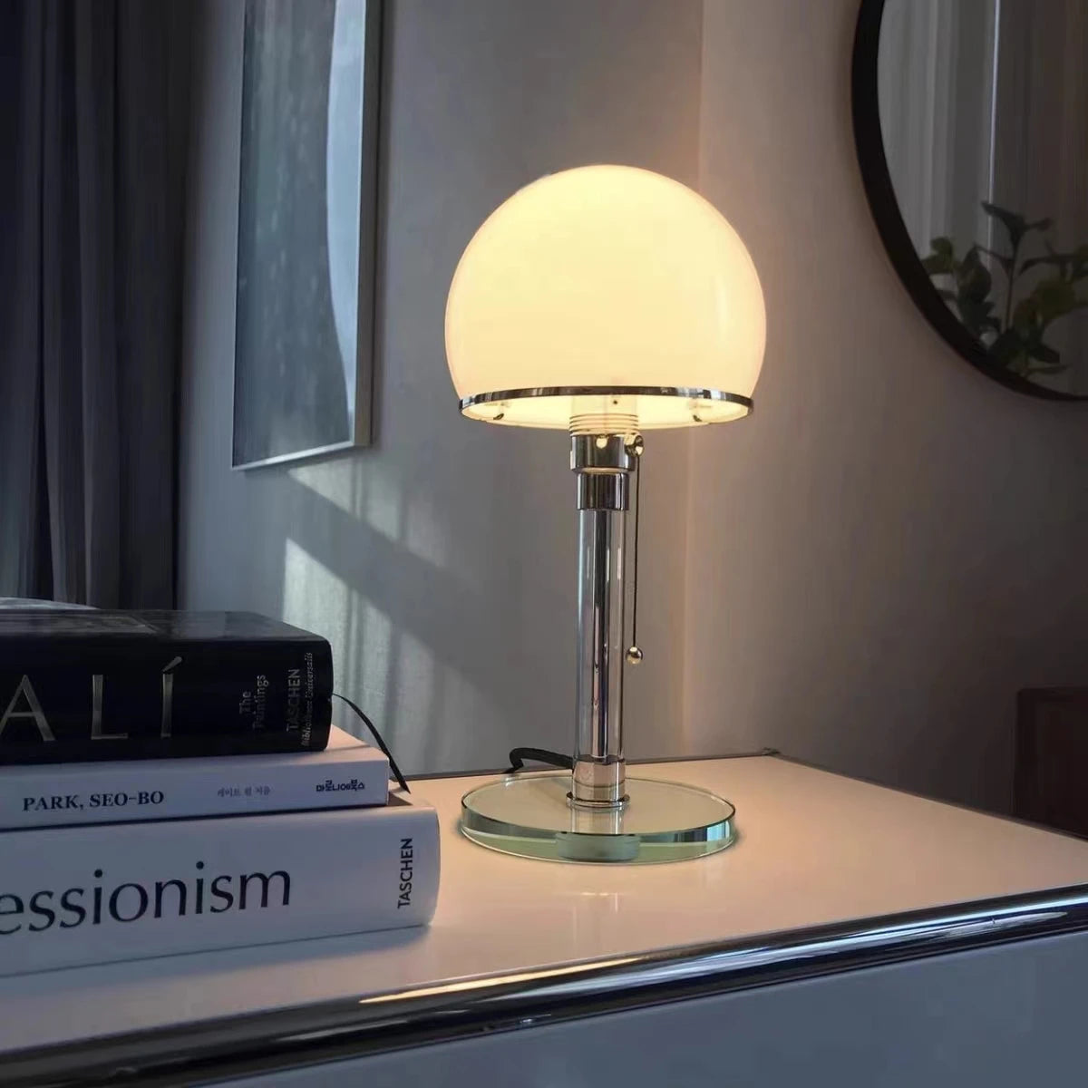 lampe à poser design simple en verre et tissu pour lecture - vue 2 sur 8