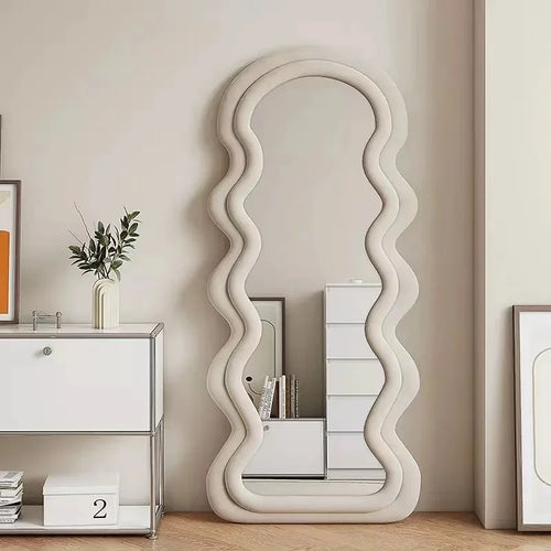 miroir ondulé design moderne pour un espace chic et funky