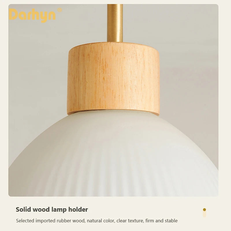 lustre en bois simple avec abat-jour en verre - vue 6 sur 12