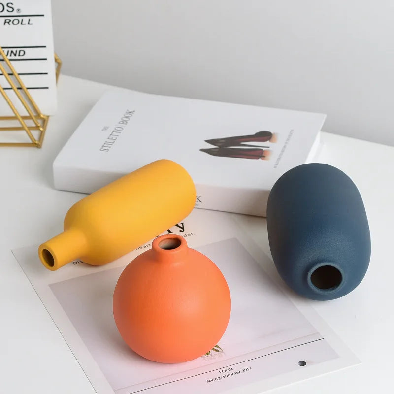 petit vase en céramique décoratif moderne pour fleurs - vue 3 sur 7