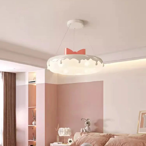 lustre en forme de donut avec nœud rose pour décoration enfantine - vue 2 sur 13