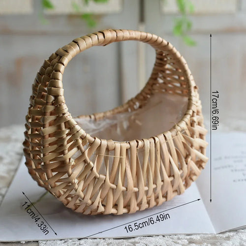 panier en rotin et osier pour fleurs et rangement
