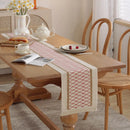 Chemin de table bohème beige motifs géométriques pompons
