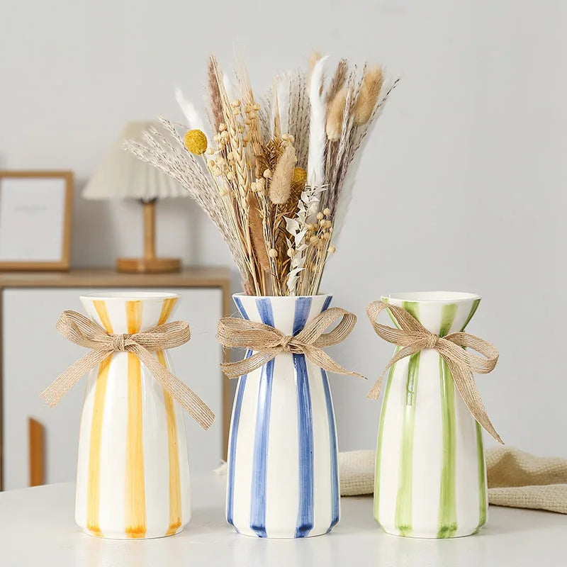 vase en céramique moderne avec nœud pour fleurs séchées - vue 1 sur 9