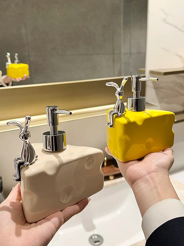 distributeur de savon créatif en céramique pour salle de bain - vue 2 sur 8