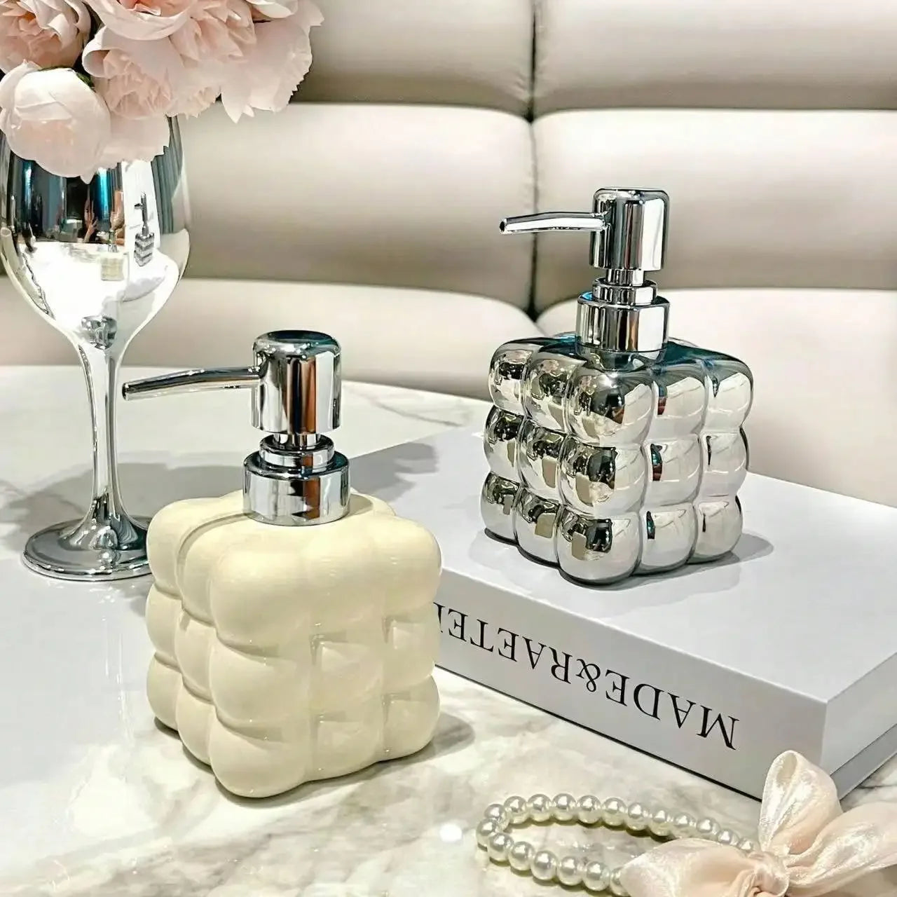 distributeur de savon liquide en céramique pour la salle de bain - vue 2 sur 6