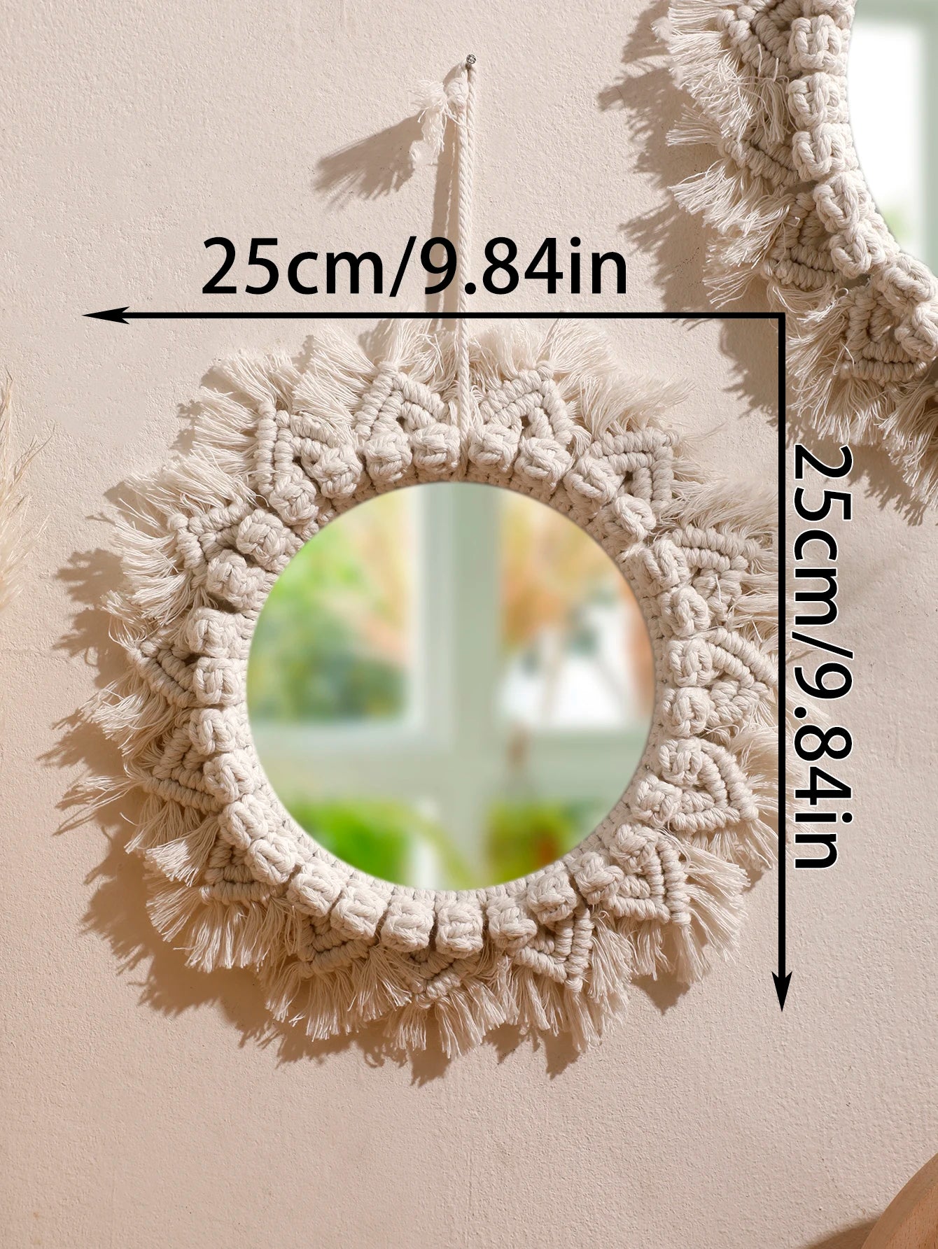 miroir suspendu en macramé décoratif avec pompons tissés - vue 13 sur 14
